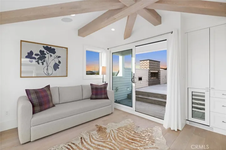 621 W Bay Avenue, Newport Beach, California 92661