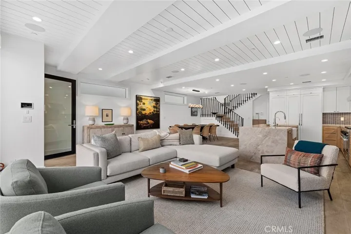 621 W Bay Avenue, Newport Beach, California 92661