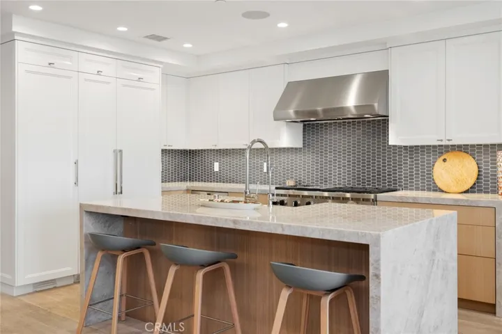 621 W Bay Avenue, Newport Beach, California 92661
