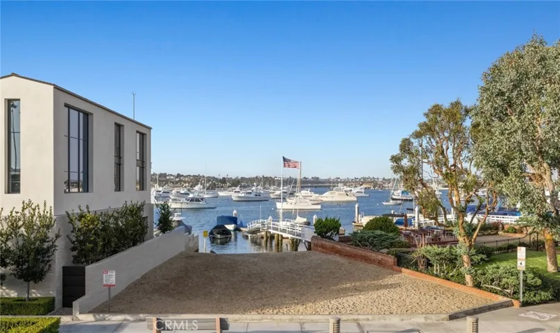 621 W Bay Avenue, Newport Beach, California 92661