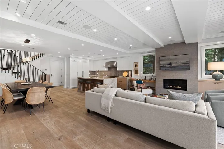 621 W Bay Avenue, Newport Beach, California 92661