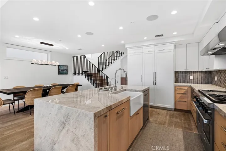 621 W Bay Avenue, Newport Beach, California 92661