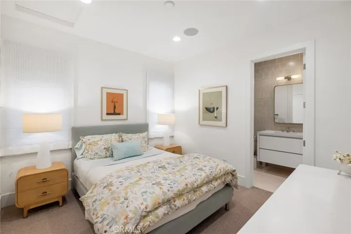 621 W Bay Avenue, Newport Beach, California 92661