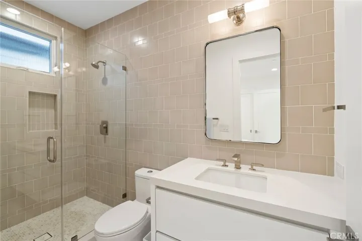 621 W Bay Avenue, Newport Beach, California 92661