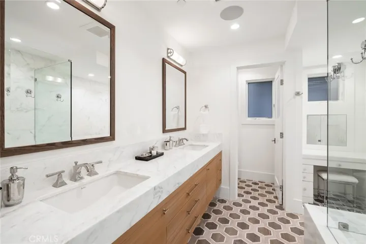 621 W Bay Avenue, Newport Beach, California 92661