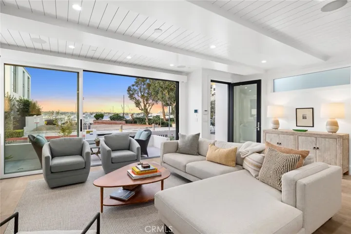 621 W Bay Avenue, Newport Beach, California 92661