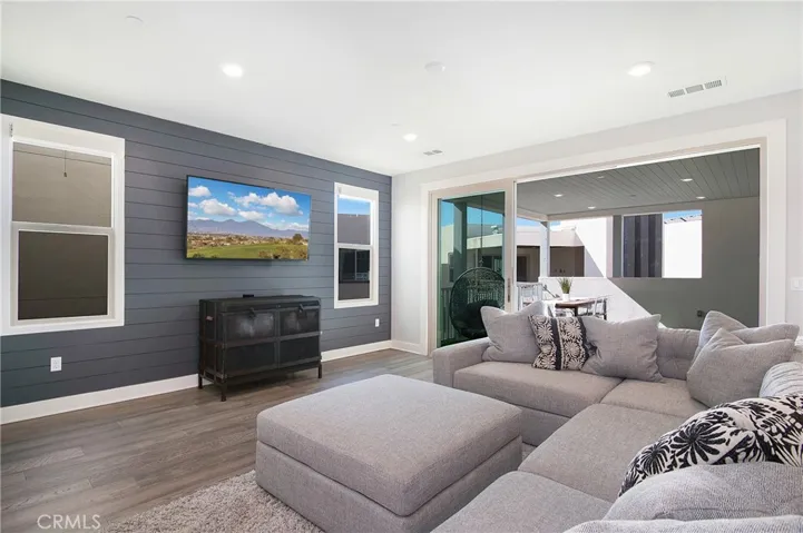 128 Catalyst, Irvine, California 92618