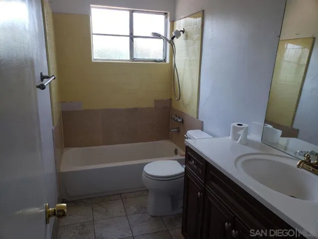 1038 S Johnson Ave, None, California 92020