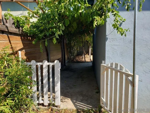 1038 S Johnson Ave, None, California 92020
