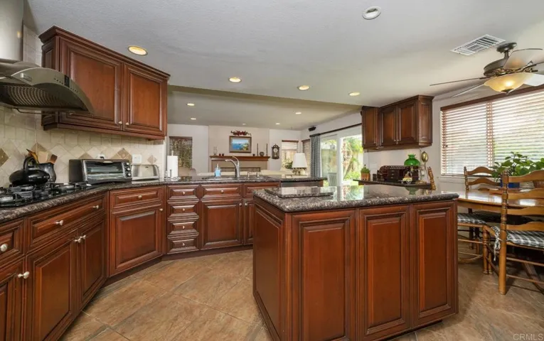 1809 Willowhaven Road, Encinitas, California 92024