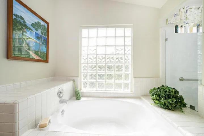 1809 Willowhaven Road, Encinitas, California 92024