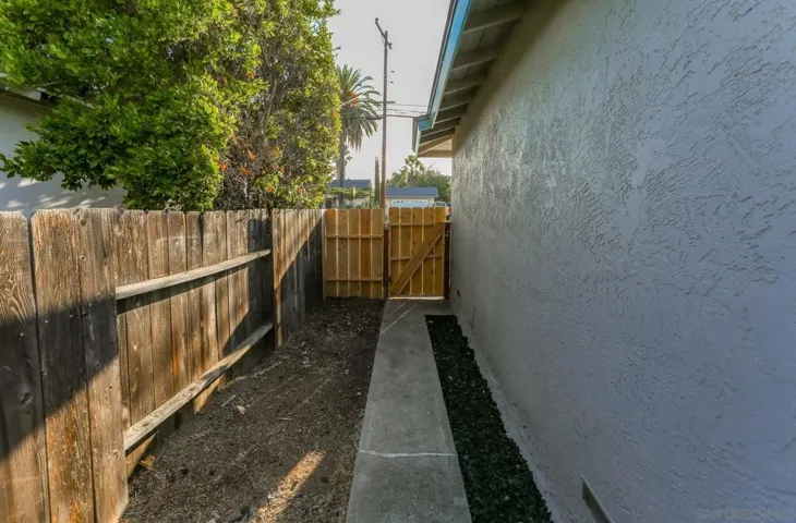 882 S Lincoln Ave, El Cajon, California 92020