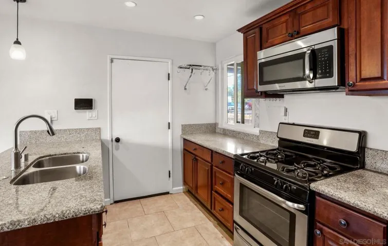 882 S Lincoln Ave, El Cajon, California 92020