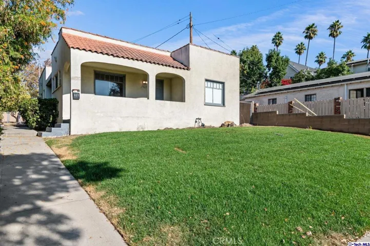927 E Cypress Avenue, Burbank, California 91501