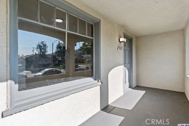 927 E Cypress Avenue, Burbank, California 91501