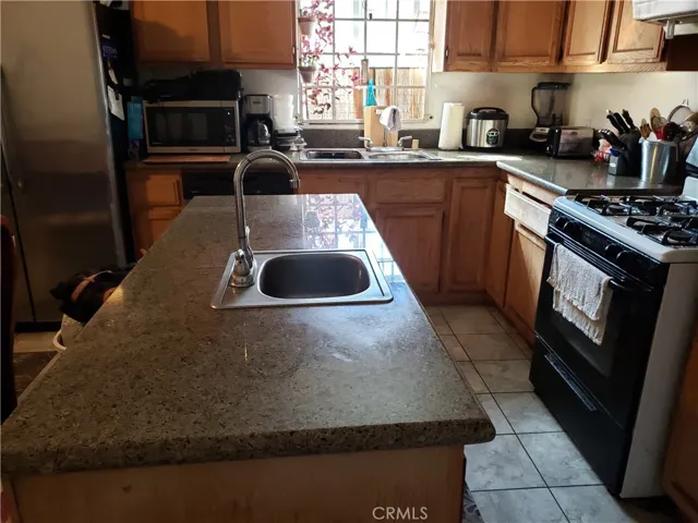 2410 Elm Avenue, Long Beach, California 90806