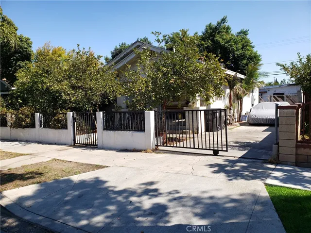 2410 Elm Avenue, Long Beach, California 90806