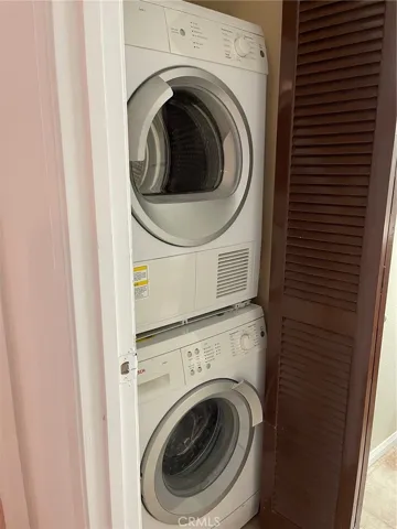Washer and dryer double decker