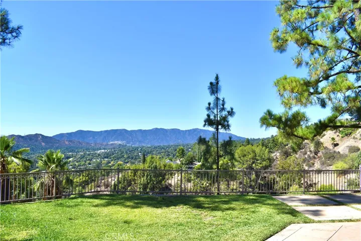 350 Starlight Crest Drive, La Canada Flintridge, California 91011