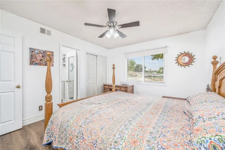 Master bedroom w/En-suite bathroom