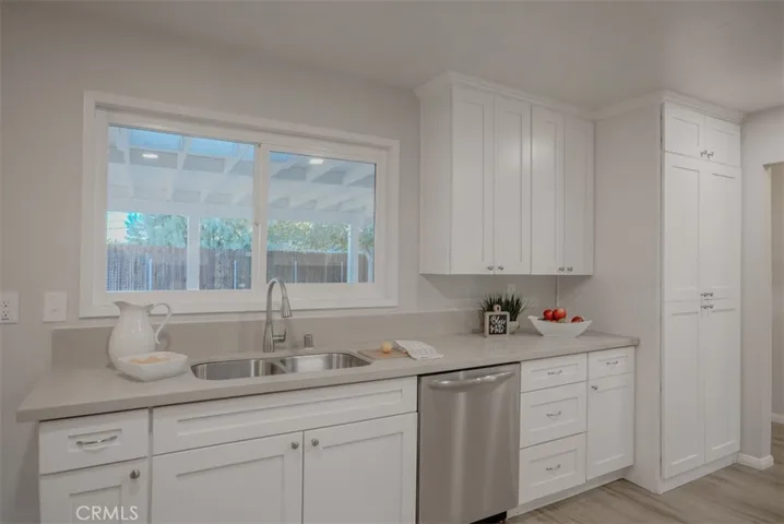 22452 Sioux Road, Apple Valley, California 92308