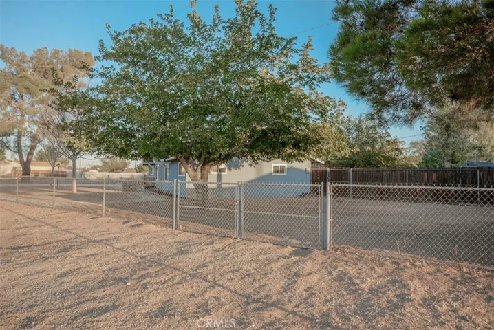 22452 Sioux Road, Apple Valley, California 92308