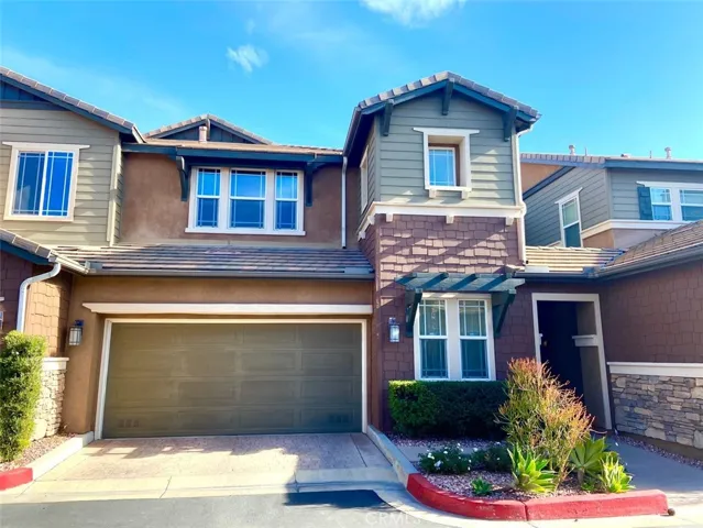 16707 Nicklaus Drive 33, Sylmar, California 91342
