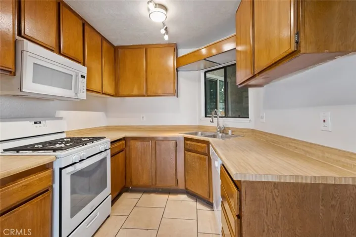 1 Town And Country Road, Pomona, California 91766