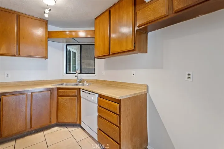 1 Town And Country Road, Pomona, California 91766