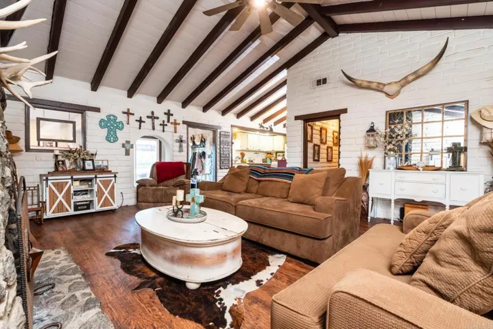 1356 S Grade Road, Alpine, California 91901