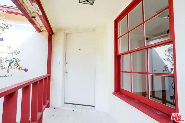1050 Iliff Street, Pacific Palisades, California 90272