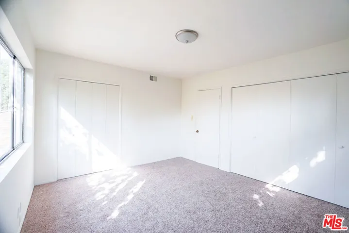 1050 Iliff Street, Pacific Palisades, California 90272