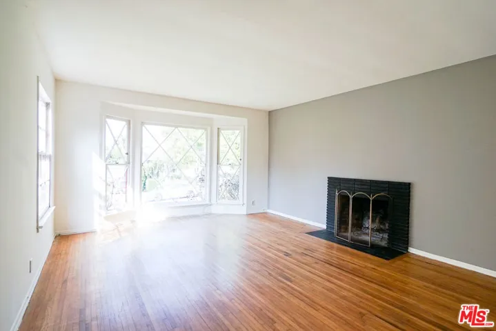 1050 Iliff Street, Pacific Palisades, California 90272