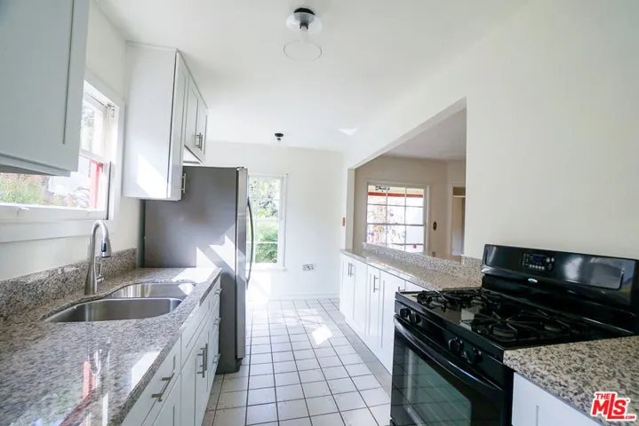 1050 Iliff Street, Pacific Palisades, California 90272