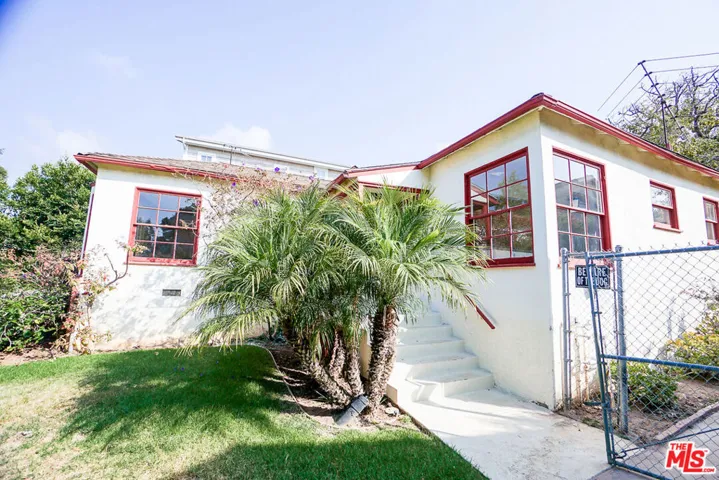 1050 Iliff Street, Pacific Palisades, California 90272