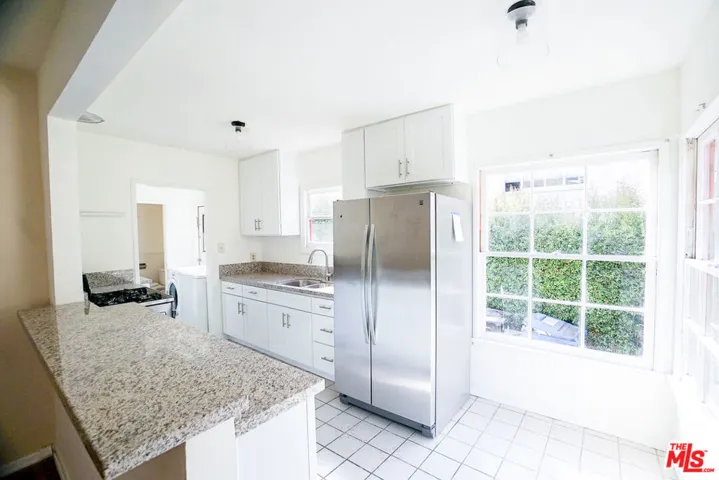 1050 Iliff Street, Pacific Palisades, California 90272
