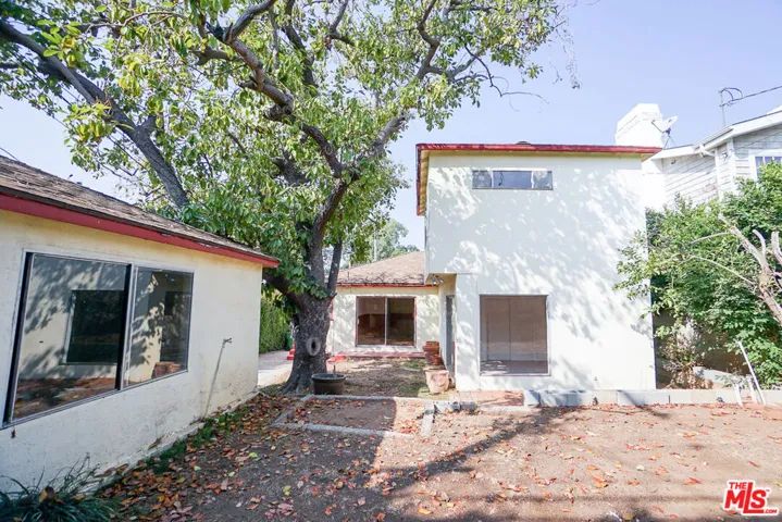1050 Iliff Street, Pacific Palisades, California 90272