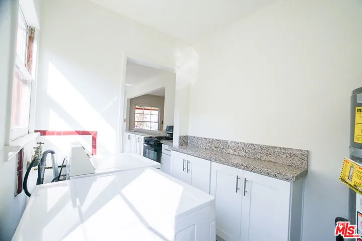 1050 Iliff Street, Pacific Palisades, California 90272