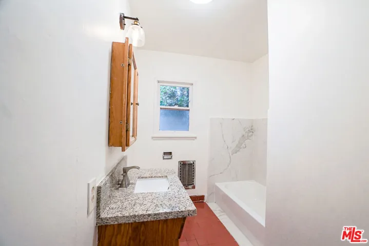 1050 Iliff Street, Pacific Palisades, California 90272