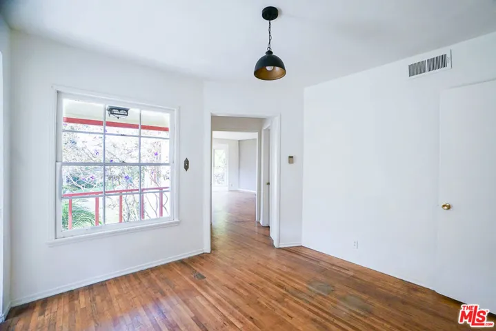 1050 Iliff Street, Pacific Palisades, California 90272