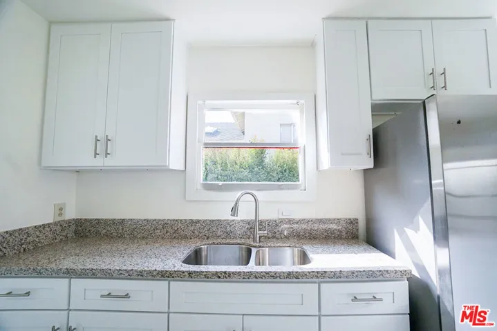 1050 Iliff Street, Pacific Palisades, California 90272