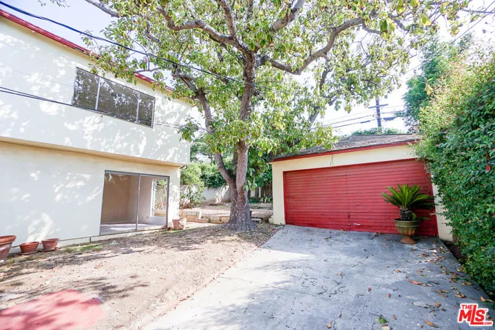 1050 Iliff Street, Pacific Palisades, California 90272