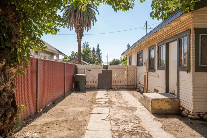619 W Center Street, Pomona, California 91768
