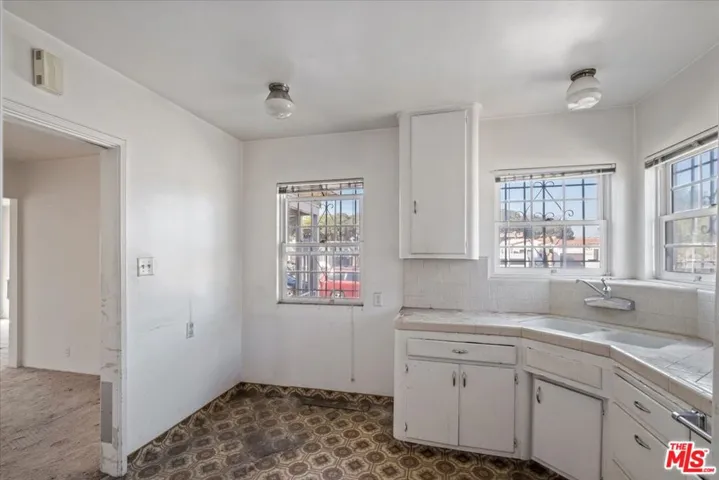 11004 California Avenue, Lynwood, California 90262