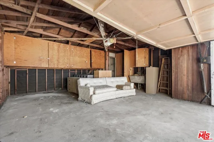 11004 California Avenue, Lynwood, California 90262