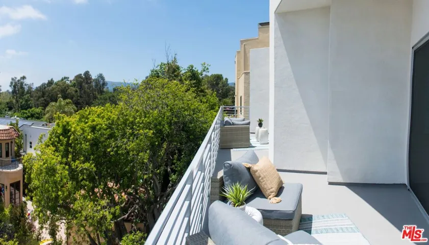 625 S Barrington Avenue 210, Los Angeles, California 90049