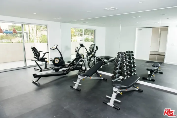 625 S Barrington Avenue 210, Los Angeles, California 90049