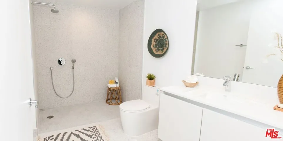 625 S Barrington Avenue 210, Los Angeles, California 90049