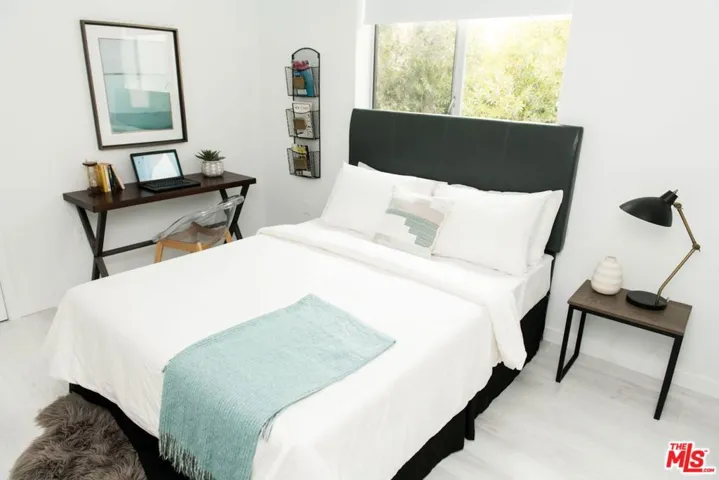 625 S Barrington Avenue 210, Los Angeles, California 90049