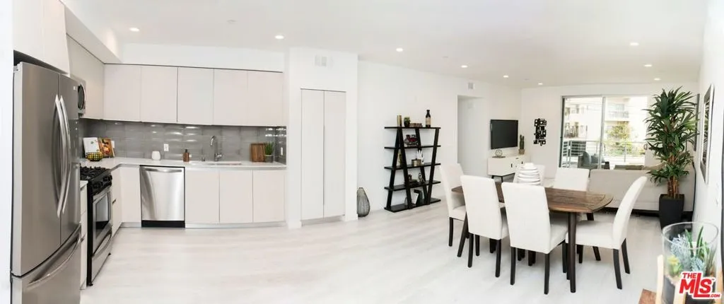 625 S Barrington Avenue 210, Los Angeles, California 90049